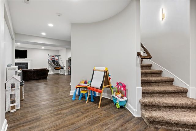 1021 Linden Lane, Glenview, IL 60025