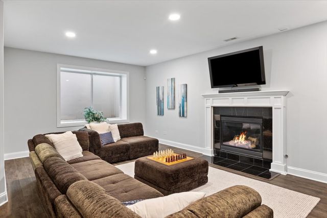 1021 Linden Lane, Glenview, IL 60025