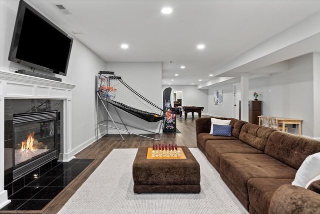 1021 Linden Lane, Glenview, IL 60025