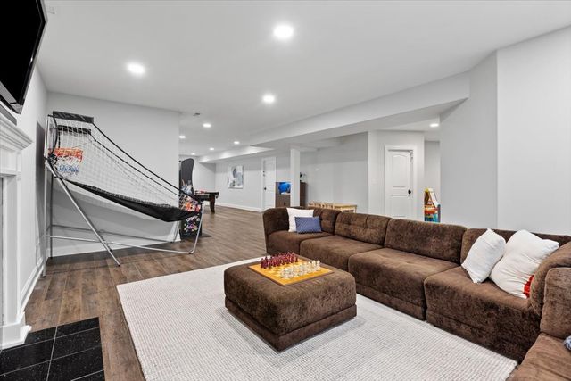1021 Linden Lane, Glenview, IL 60025