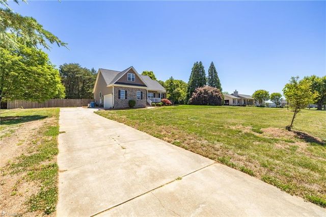8108 Middleland Drive, Browns Summit, NC 27214