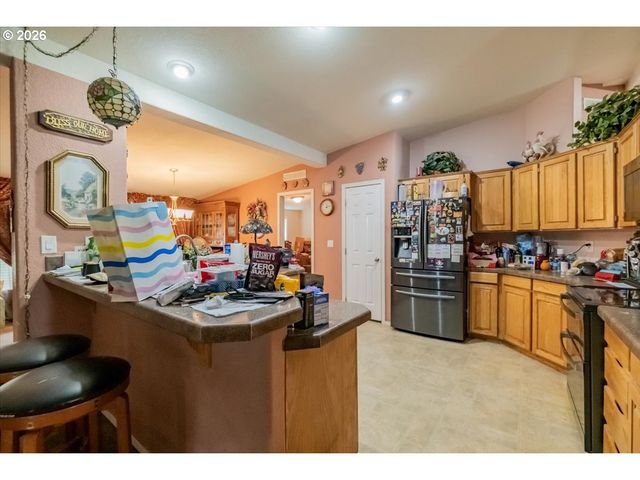5323 OLYMPIC Cir, Eugene, OR 97402