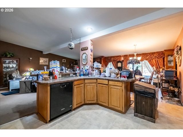 5323 OLYMPIC Cir, Eugene, OR 97402