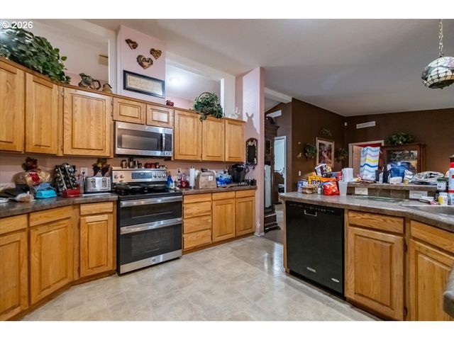 5323 OLYMPIC Cir, Eugene, OR 97402