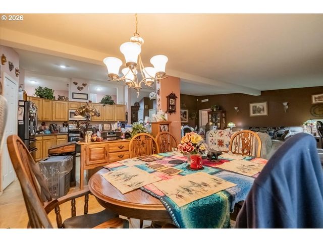 5323 OLYMPIC Cir, Eugene, OR 97402