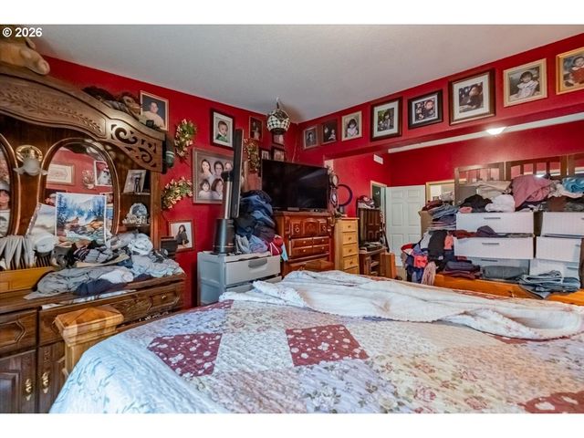 5323 OLYMPIC Cir, Eugene, OR 97402