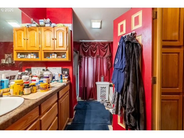 5323 OLYMPIC Cir, Eugene, OR 97402