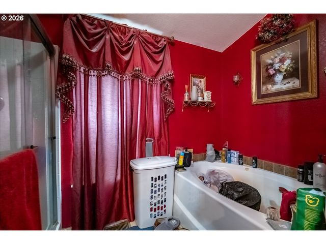 5323 OLYMPIC Cir, Eugene, OR 97402