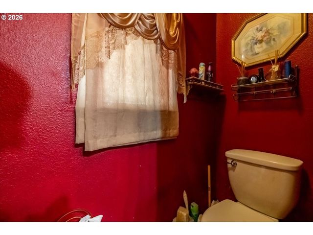 5323 OLYMPIC Cir, Eugene, OR 97402