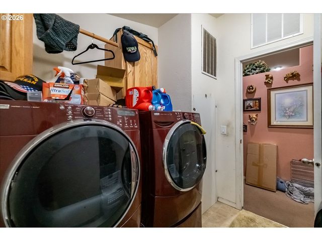 5323 OLYMPIC Cir, Eugene, OR 97402