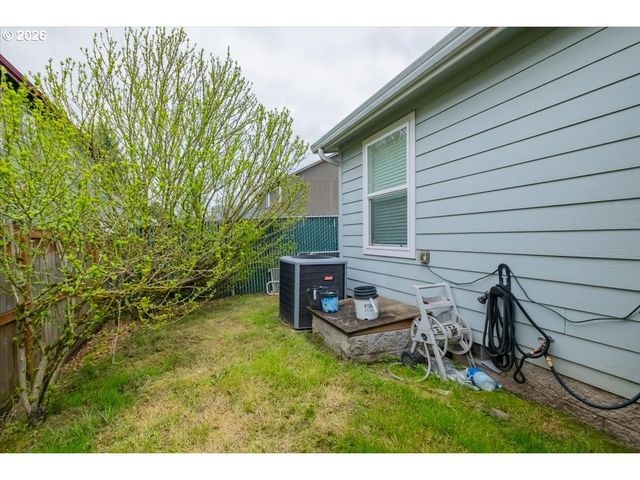 5323 OLYMPIC Cir, Eugene, OR 97402