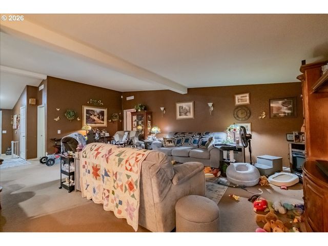 5323 OLYMPIC Cir, Eugene, OR 97402