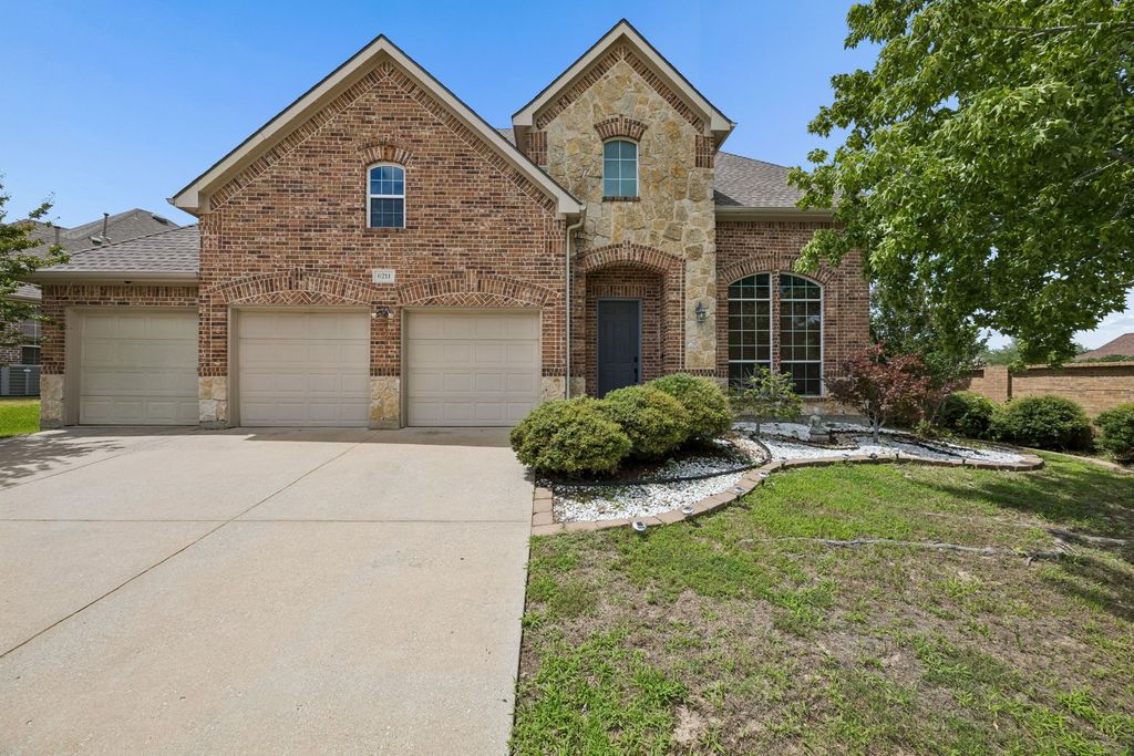 6211 Crestridge Lane, Sachse, TX 75048