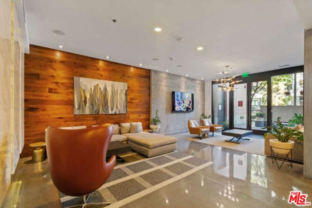 1111 S Grand Avenue 716, Los Angeles, CA 90015