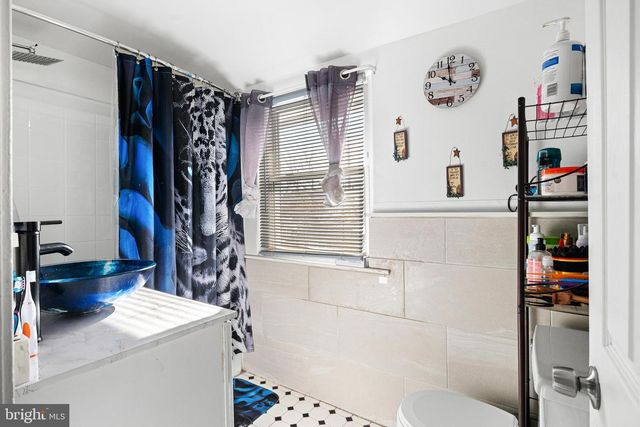 409 W GRAYS AVE, Glenolden, PA 19036