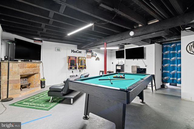 409 W GRAYS AVE, Glenolden, PA 19036