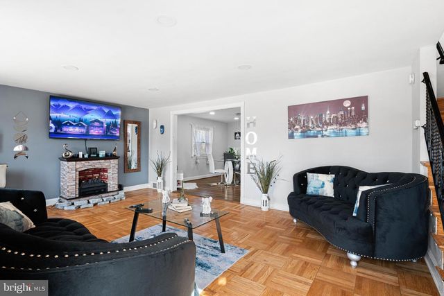 409 W GRAYS AVE, Glenolden, PA 19036