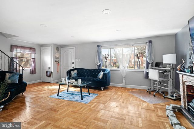 409 W GRAYS AVE, Glenolden, PA 19036