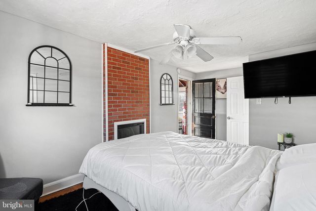 409 W GRAYS AVE, Glenolden, PA 19036