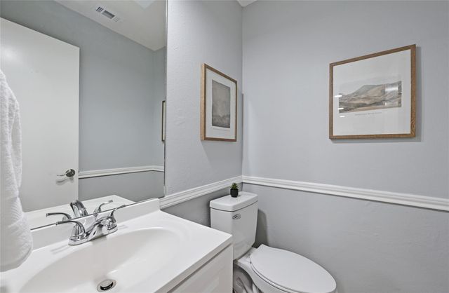 512 Eberhart LN 303, Austin, TX 78745