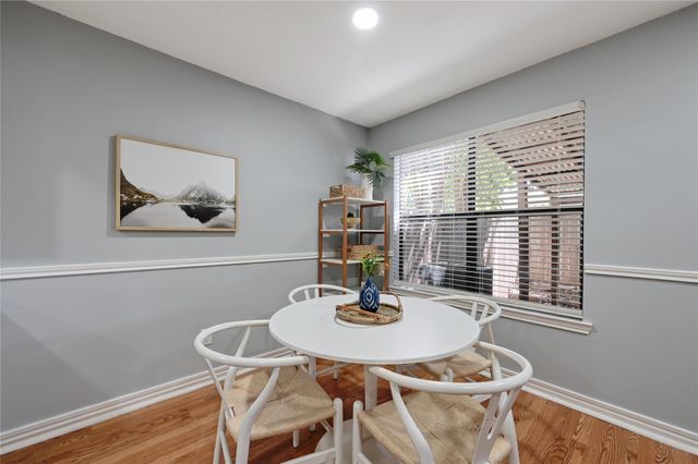 512 Eberhart LN 303, Austin, TX 78745