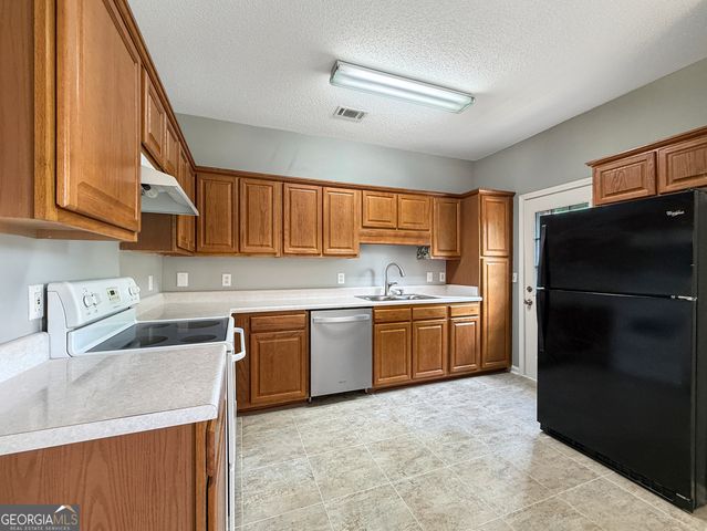 353 Smokewood Way, Newnan, GA 30263