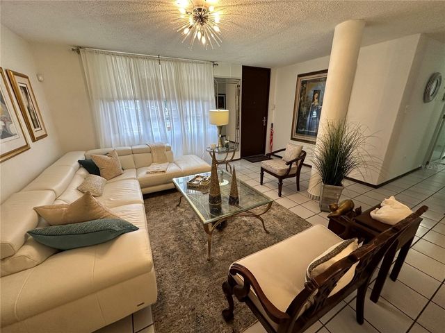 57 LOPATEGUI BB-2, Guaynabo, PR 00969