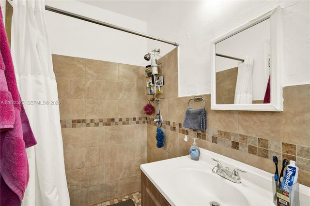 1236 NE 109th St 2, Miami, FL 33161