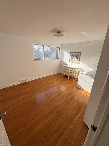 646 Peachtree Lane, Grosse Pointe, MI 48236