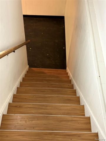 646 Peachtree Lane, Grosse Pointe, MI 48236