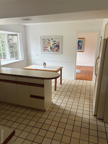 646 Peachtree Lane, Grosse Pointe, MI 48236