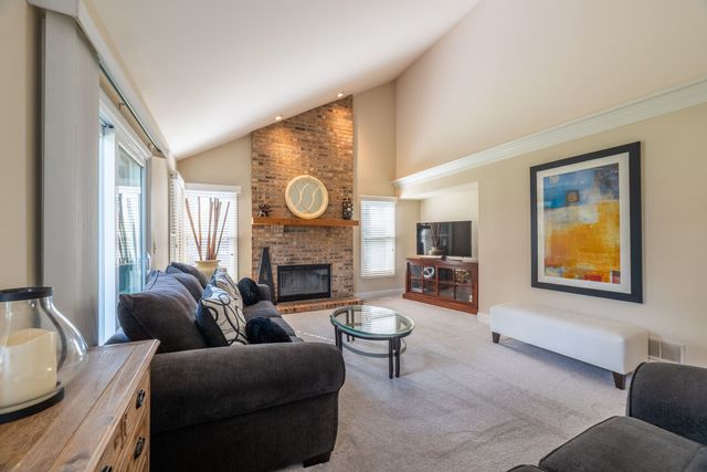 931 Ambria Drive, Mundelein, IL 60060
