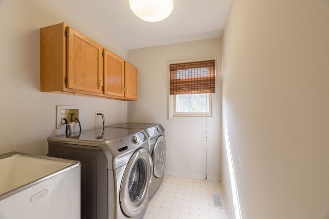 931 Ambria Drive, Mundelein, IL 60060