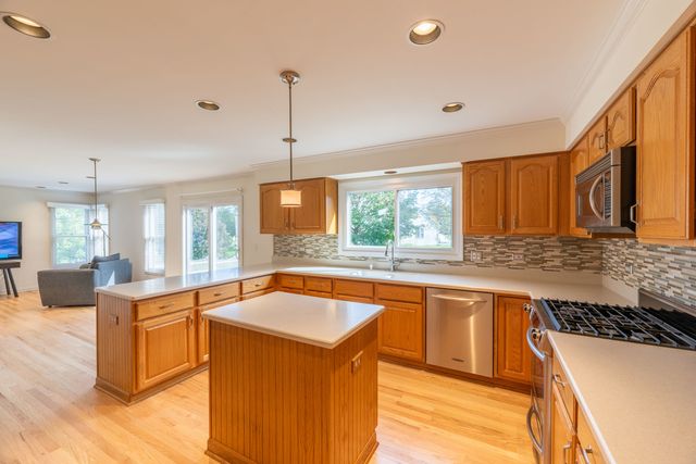 931 Ambria Drive, Mundelein, IL 60060