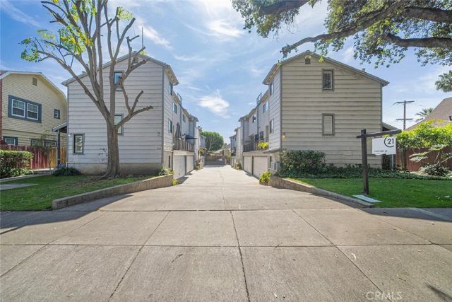 340 E Washington Boulevard 2, Pasadena, CA 91104