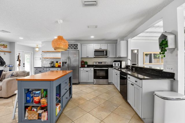 320 Riverdale Road, Palm Springs, FL 33461