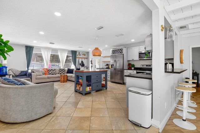 320 Riverdale Road, Palm Springs, FL 33461