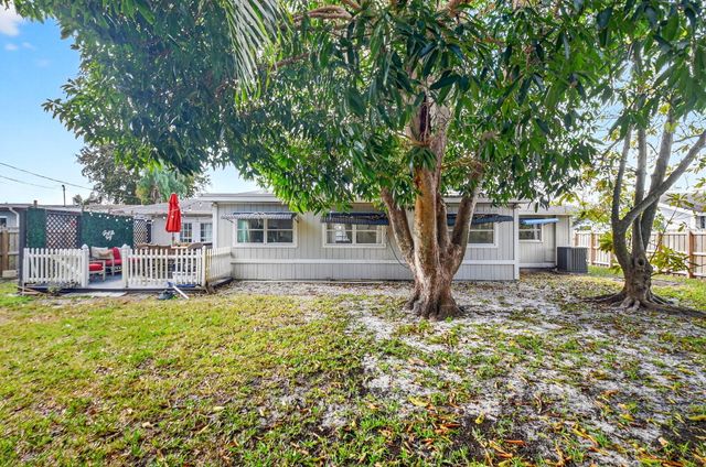 320 Riverdale Road, Palm Springs, FL 33461