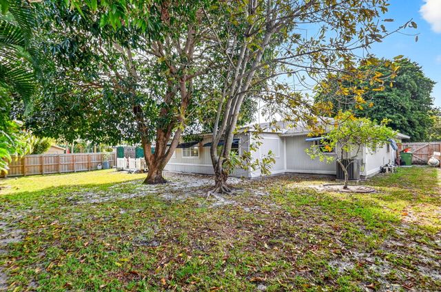 320 Riverdale Road, Palm Springs, FL 33461