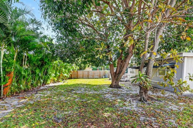 320 Riverdale Road, Palm Springs, FL 33461