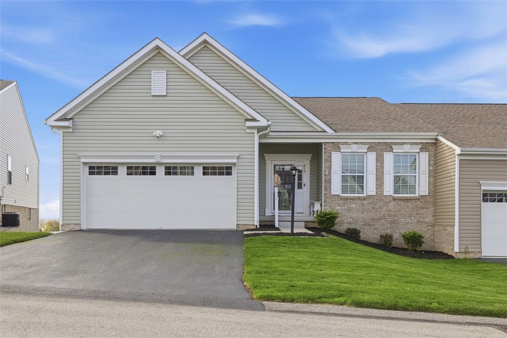 813 Curtman Ct, Plum Boro, PA 15068