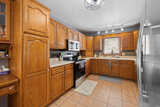 1102 Riviera Court, Auburn, IN 46706