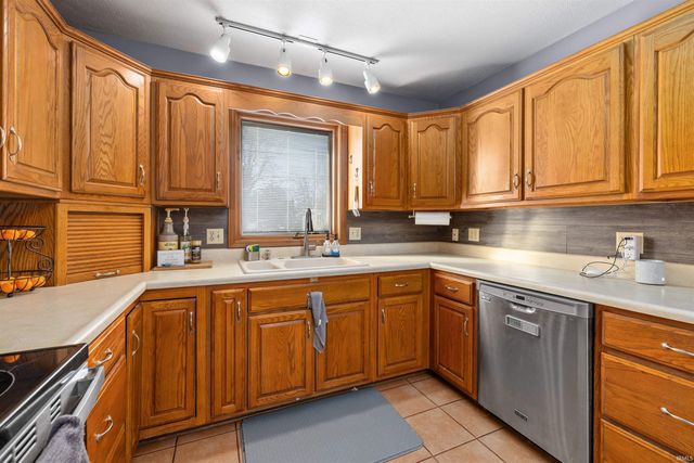 1102 Riviera Court, Auburn, IN 46706