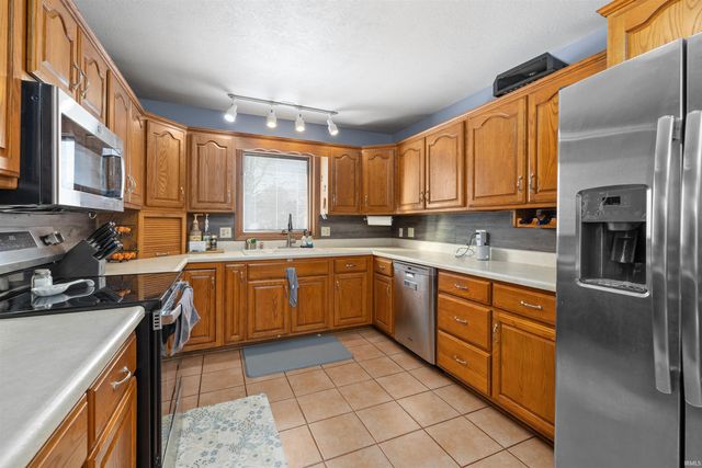 1102 Riviera Court, Auburn, IN 46706