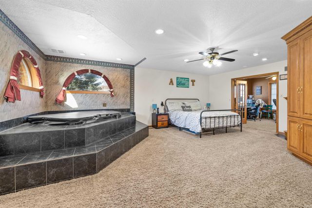 1102 Riviera Court, Auburn, IN 46706