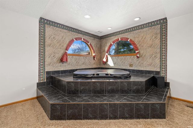 1102 Riviera Court, Auburn, IN 46706