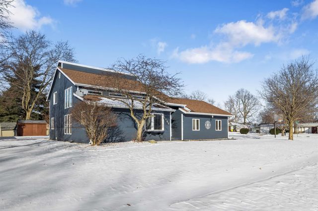 1102 Riviera Court, Auburn, IN 46706