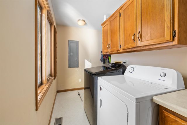 1102 Riviera Court, Auburn, IN 46706