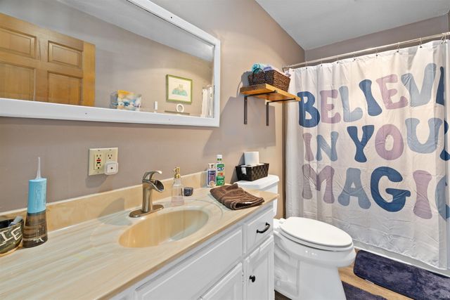 1102 Riviera Court, Auburn, IN 46706