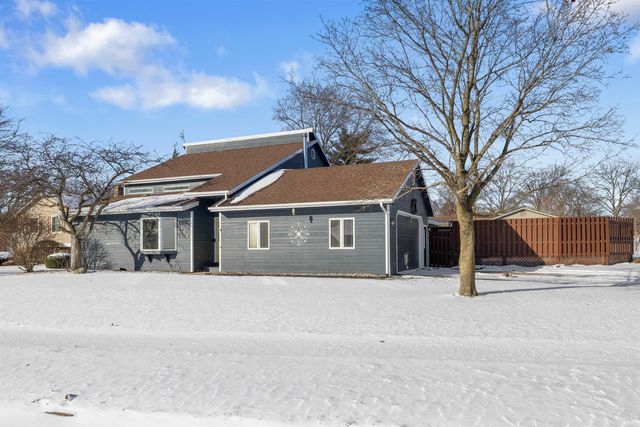 1102 Riviera Court, Auburn, IN 46706